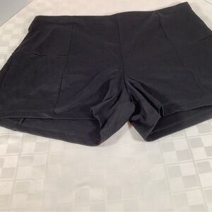 💜 Women’s black shorts by D G N Y